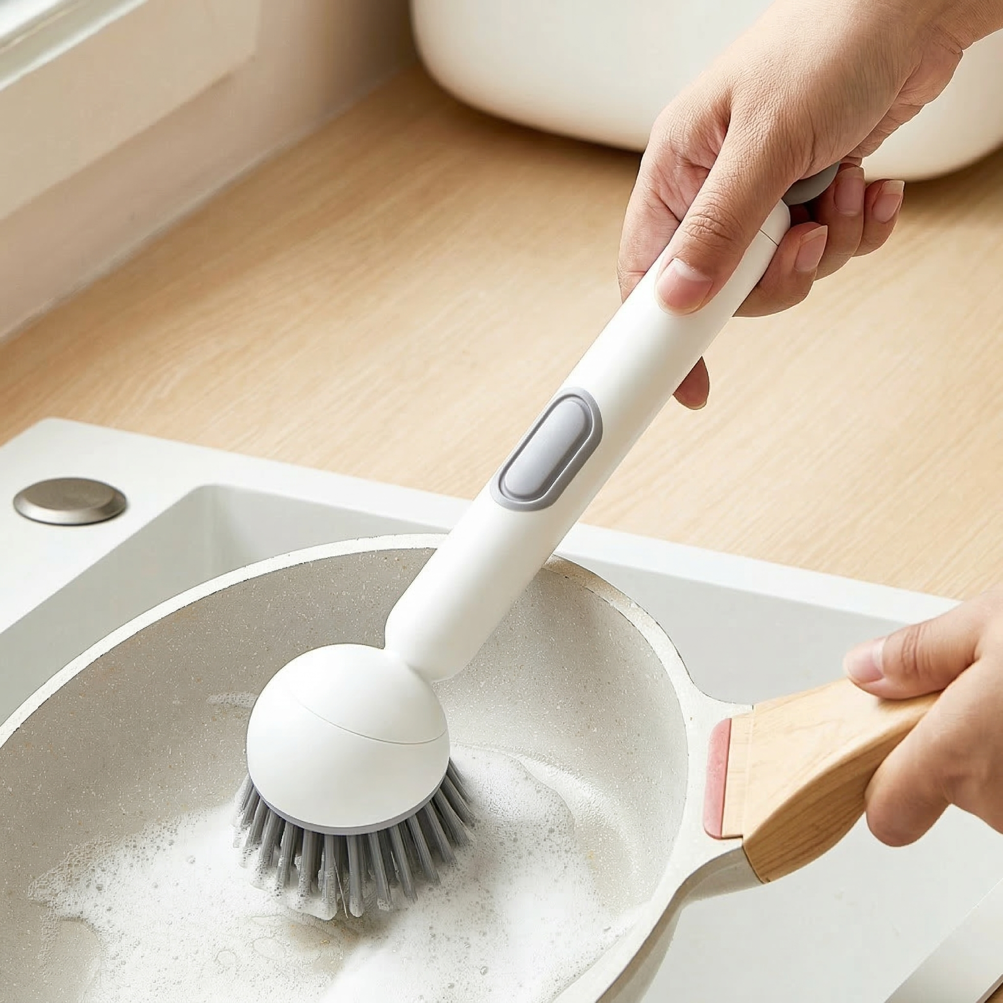 Long-handled rotating pot brush